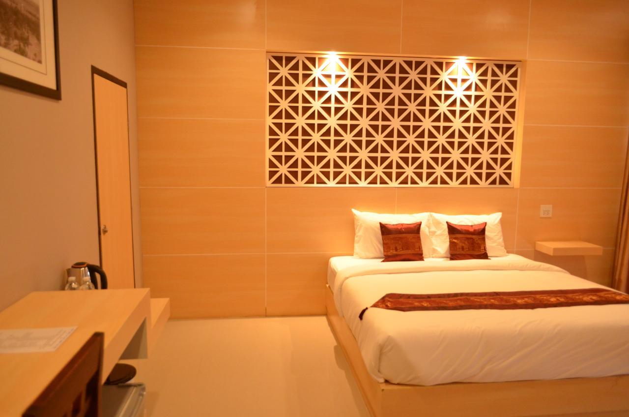 Thatluangview Hotel Vientiane Buitenkant foto