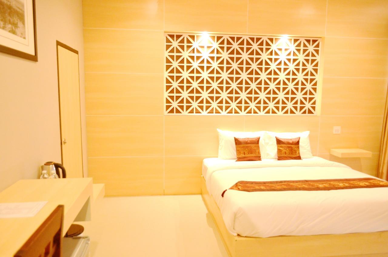 Thatluangview Hotel Vientiane Buitenkant foto