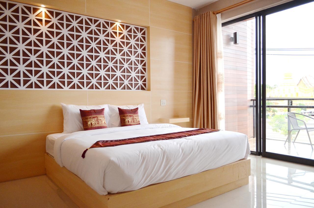 Thatluangview Hotel Vientiane Buitenkant foto